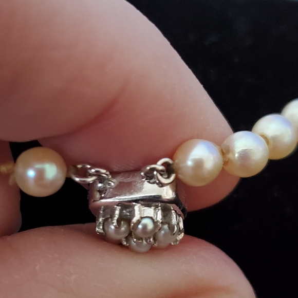 Pearl Necklace w/ Wht Gold Clasp 16" 1960s Vintage - Picture 6 of 10